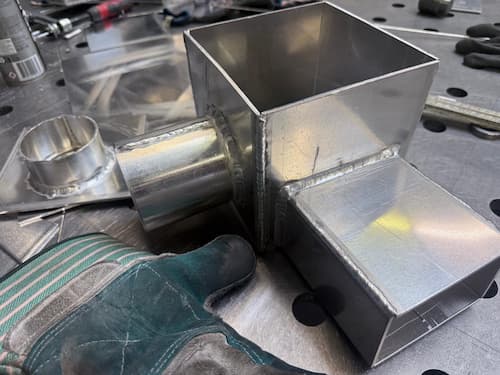 aluminium vergaarbak op maat voor de perfecte aansluiting op een horizontale regenpijp