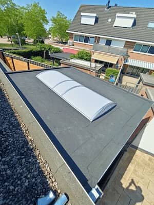 Plat Dak Vervangen Bitumen met Lichtstraat Zwijndrecht & HIA